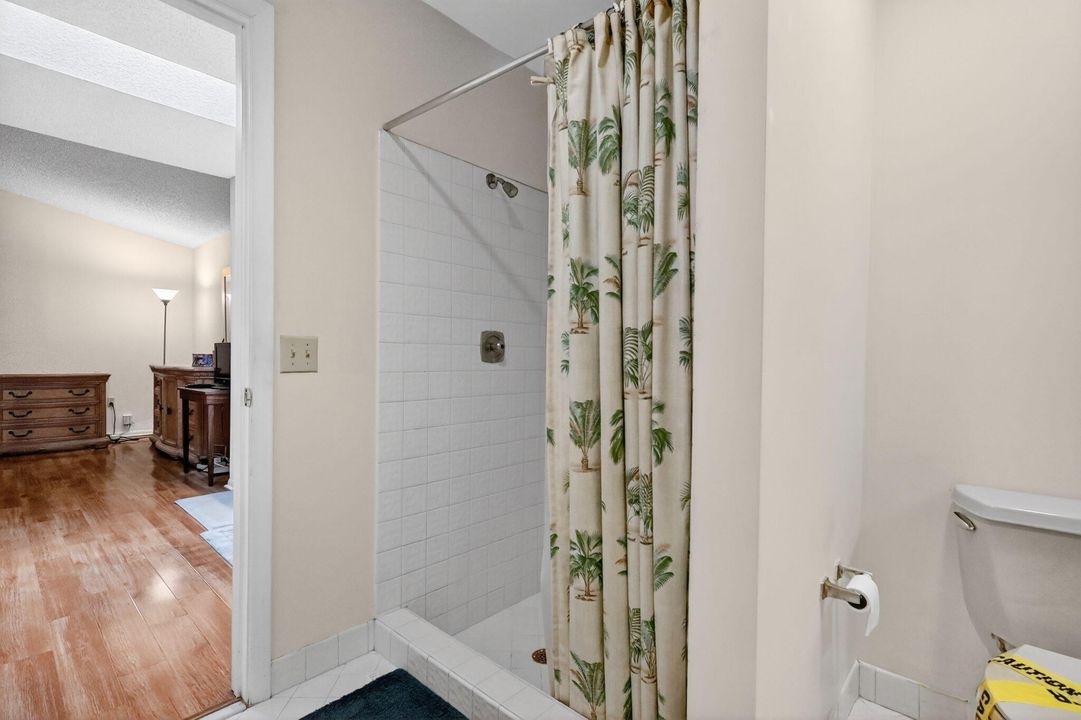 待售: $689,900 (4 贝兹, 2 浴室, 2495 平方英尺)