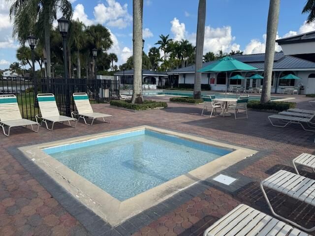 待售: $689,900 (4 贝兹, 2 浴室, 2495 平方英尺)