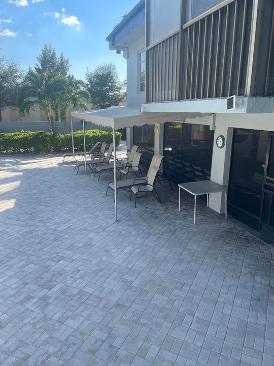 For Rent: $1,650 (2 beds, 2 baths, 850 Square Feet)