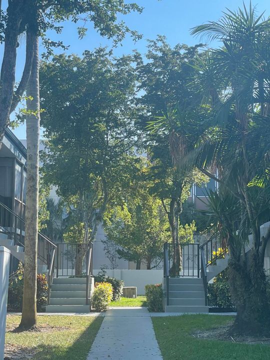 For Rent: $1,650 (2 beds, 2 baths, 850 Square Feet)