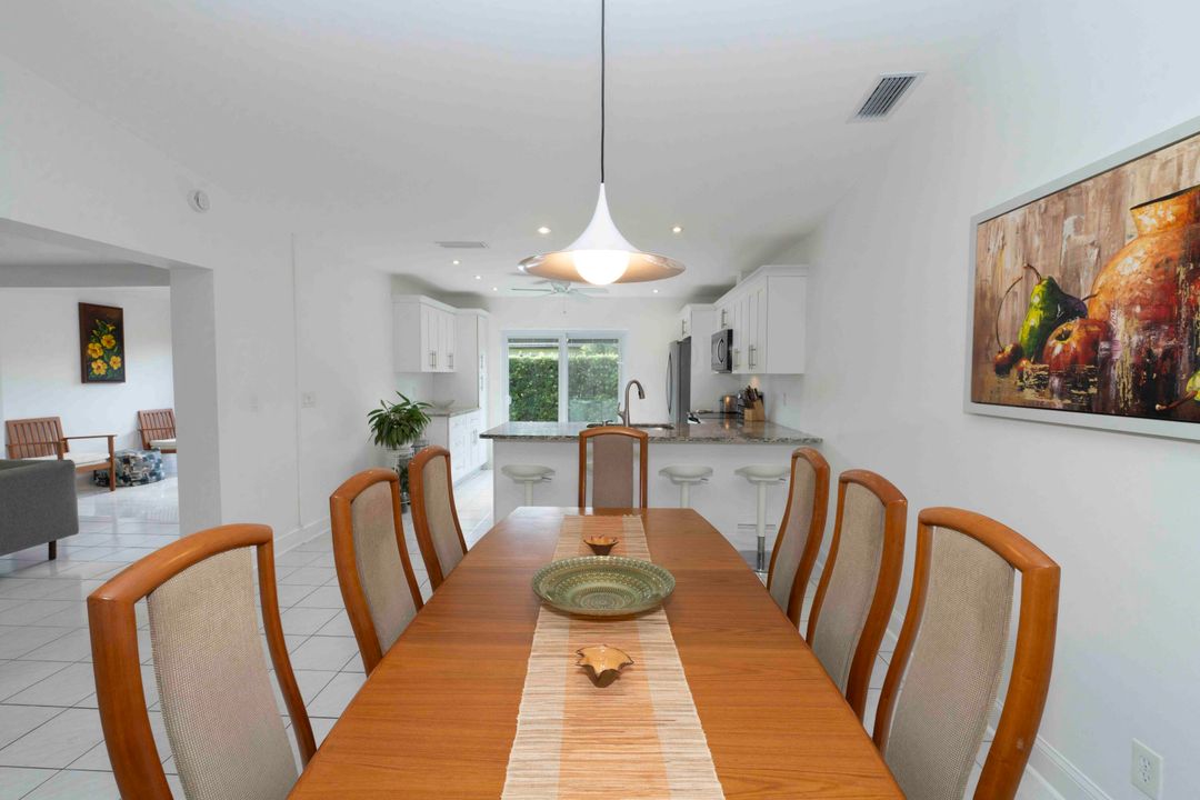 Active With Contract: $368,000 (3 beds, 2 baths, 1393 Square Feet)