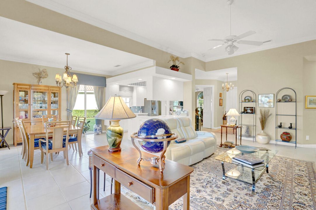 En Venta: $760,000 (3 camas, 3 baños, 2001 Pies cuadrados)