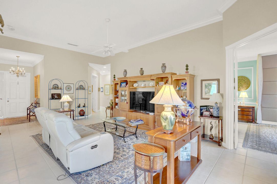 En Venta: $760,000 (3 camas, 3 baños, 2001 Pies cuadrados)