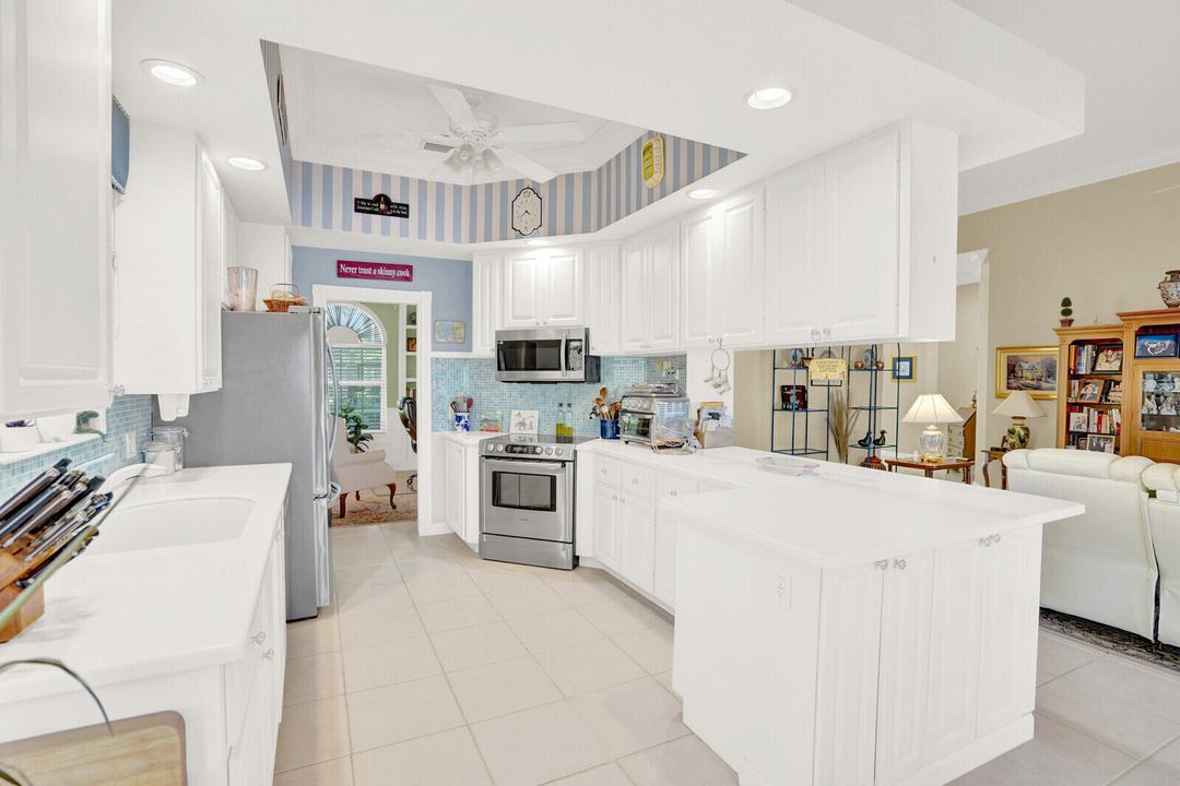 En Venta: $760,000 (3 camas, 3 baños, 2001 Pies cuadrados)