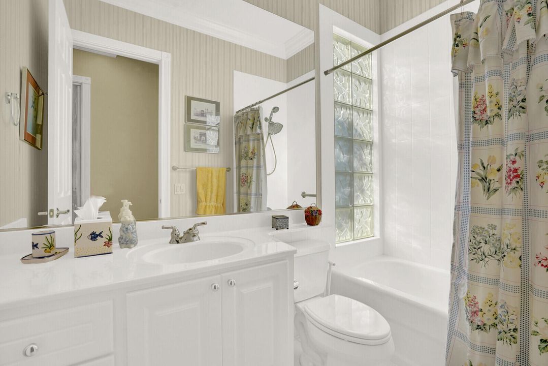 En Venta: $760,000 (3 camas, 3 baños, 2001 Pies cuadrados)