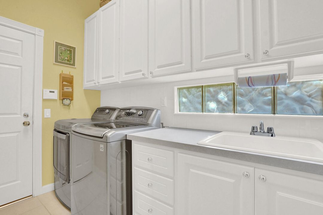 En Venta: $760,000 (3 camas, 3 baños, 2001 Pies cuadrados)