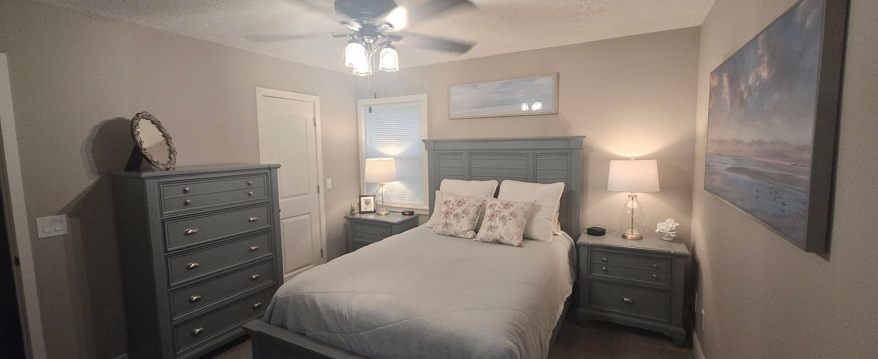 Под контрактом: $375,000 (2 спален, 2 ванн, 1067 Квадратных фут)