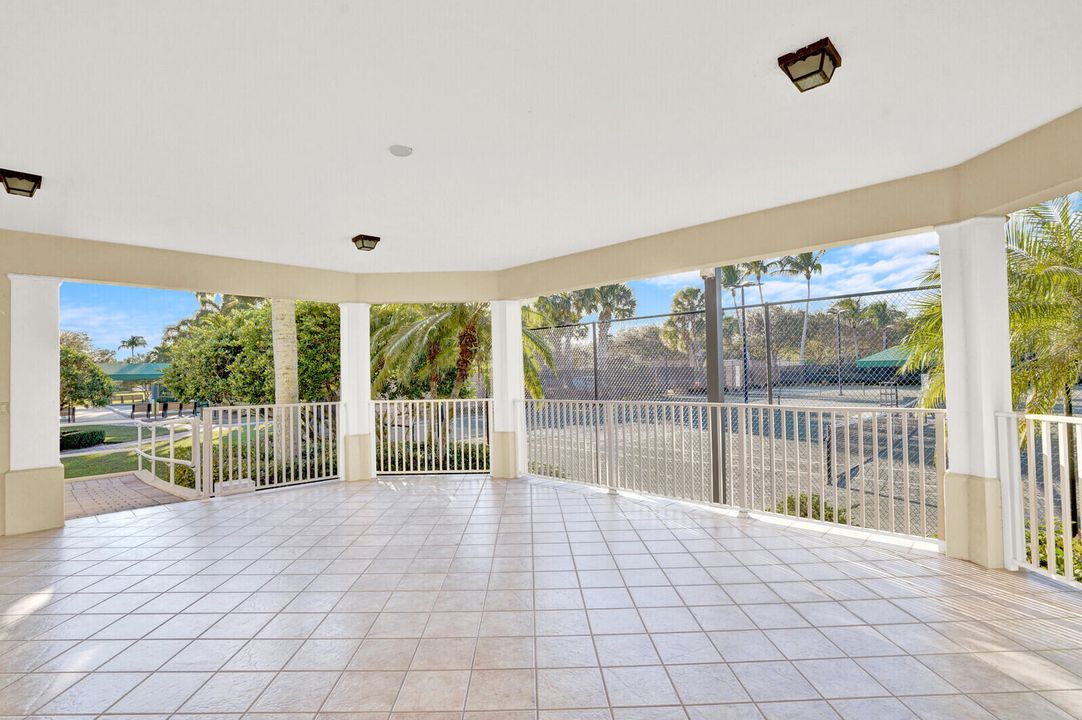 En Venta: $760,000 (3 camas, 3 baños, 2001 Pies cuadrados)