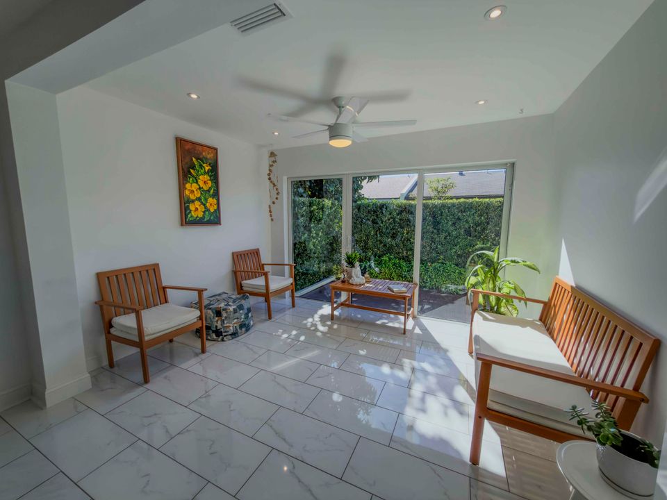 Active With Contract: $368,000 (3 beds, 2 baths, 1393 Square Feet)