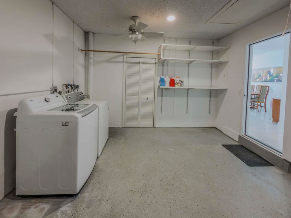 Active With Contract: $368,000 (3 beds, 2 baths, 1393 Square Feet)