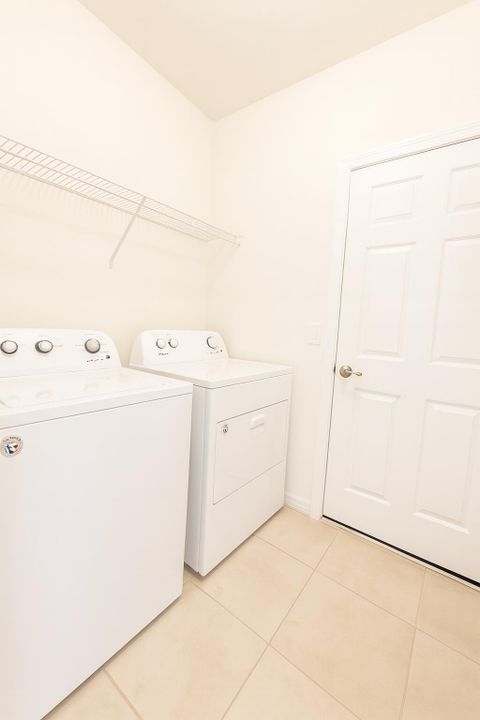 На продажу: $329,999 (3 спален, 2 ванн, 1747 Квадратных фут)