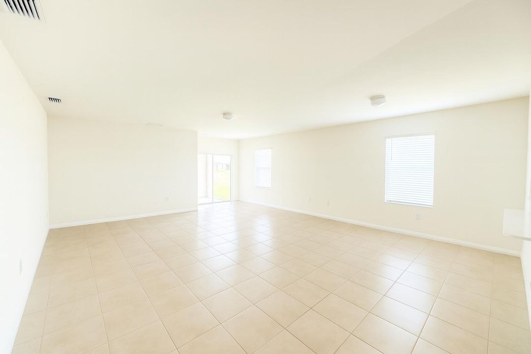 На продажу: $329,999 (3 спален, 2 ванн, 1747 Квадратных фут)