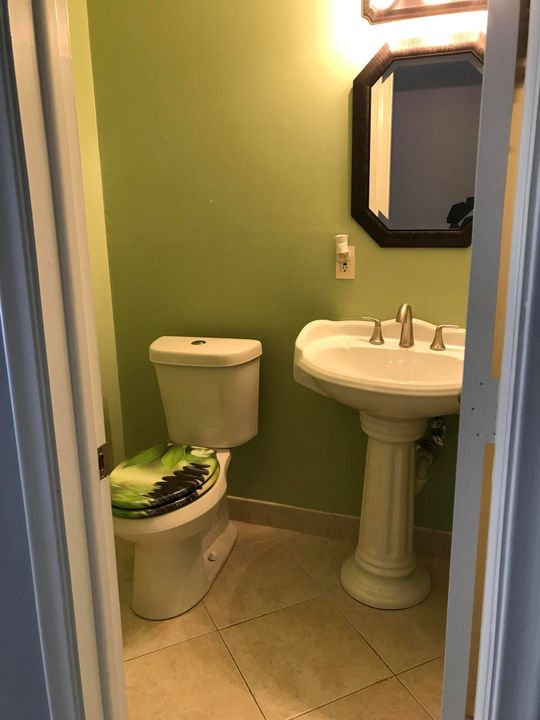 For Sale: $167,900 (2 beds, 1 baths, 982 Square Feet)