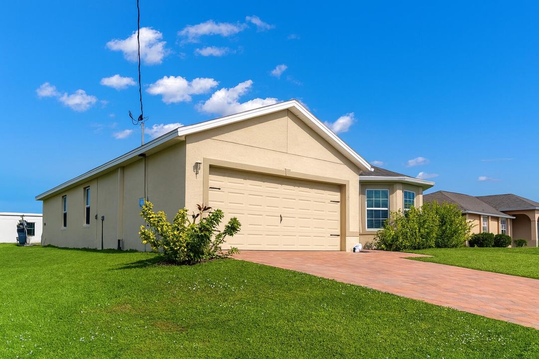 На продажу: $329,999 (3 спален, 2 ванн, 1747 Квадратных фут)