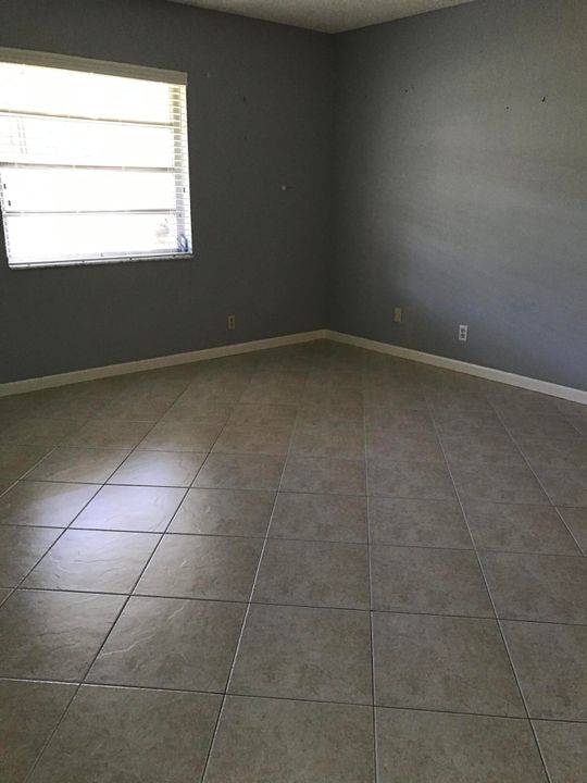 For Sale: $167,900 (2 beds, 1 baths, 982 Square Feet)