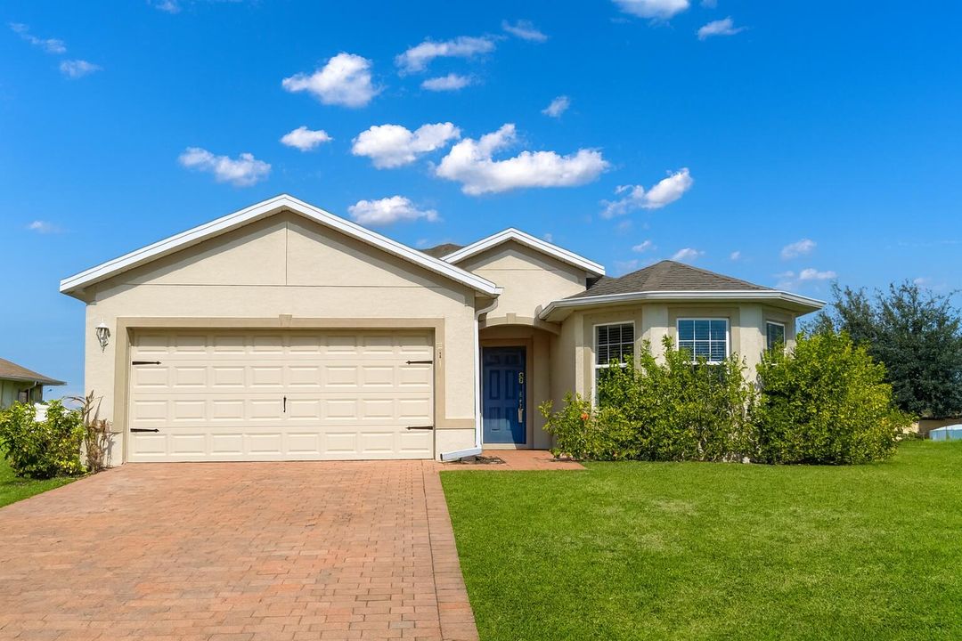 На продажу: $329,999 (3 спален, 2 ванн, 1747 Квадратных фут)