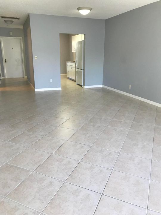 For Sale: $167,900 (2 beds, 1 baths, 982 Square Feet)