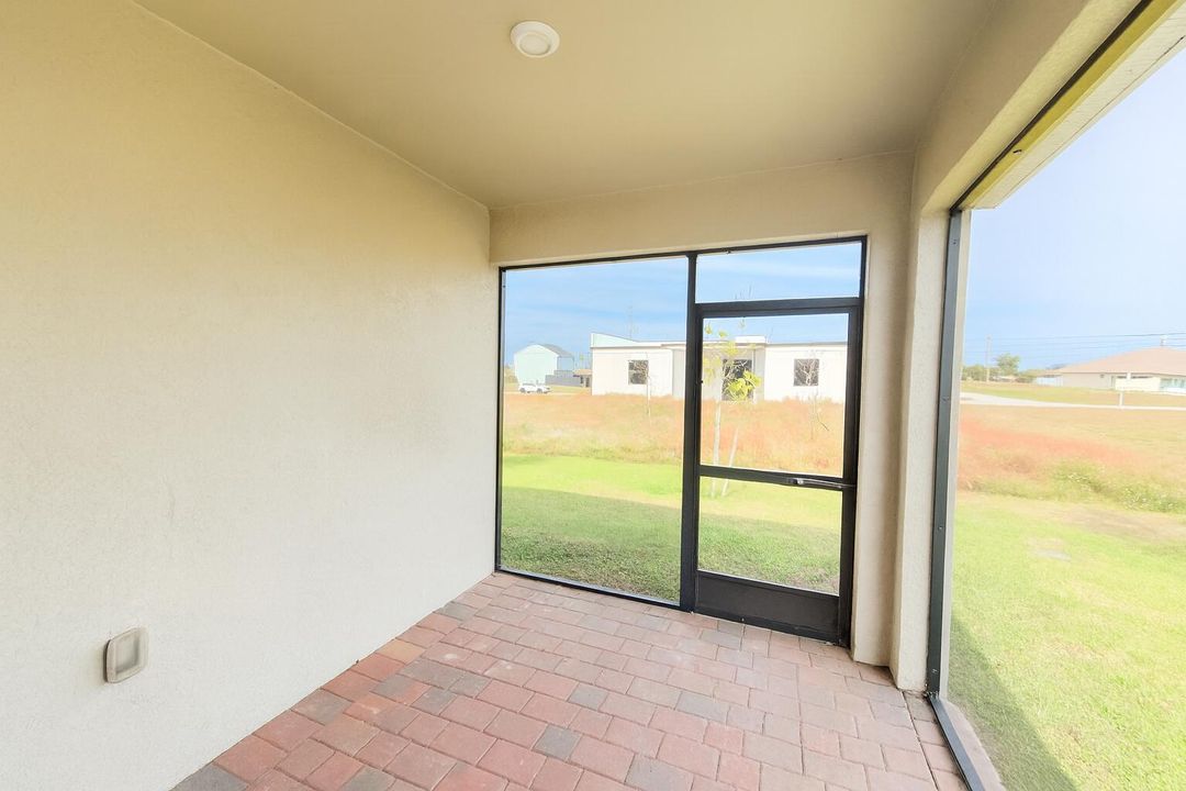 На продажу: $329,999 (3 спален, 2 ванн, 1747 Квадратных фут)