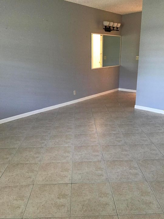 For Sale: $167,900 (2 beds, 1 baths, 982 Square Feet)