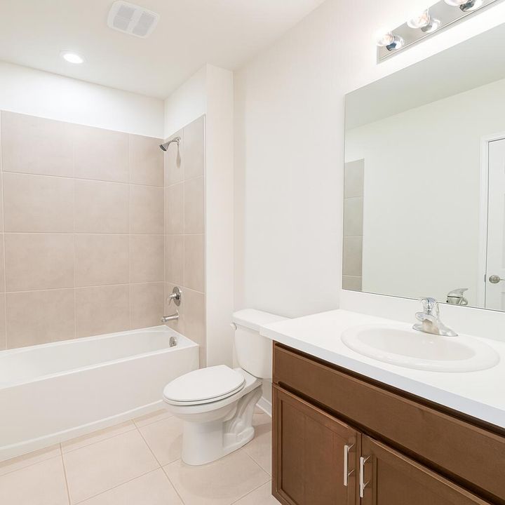 На продажу: $329,999 (3 спален, 2 ванн, 1747 Квадратных фут)