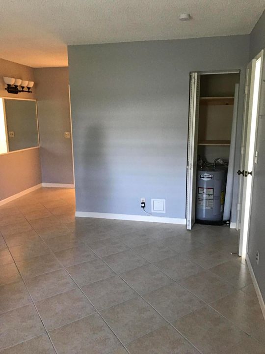 For Sale: $167,900 (2 beds, 1 baths, 982 Square Feet)