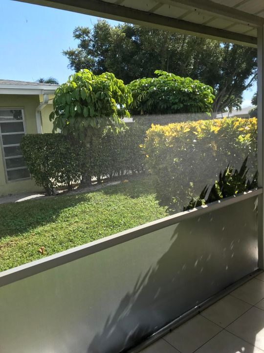 For Sale: $167,900 (2 beds, 1 baths, 982 Square Feet)