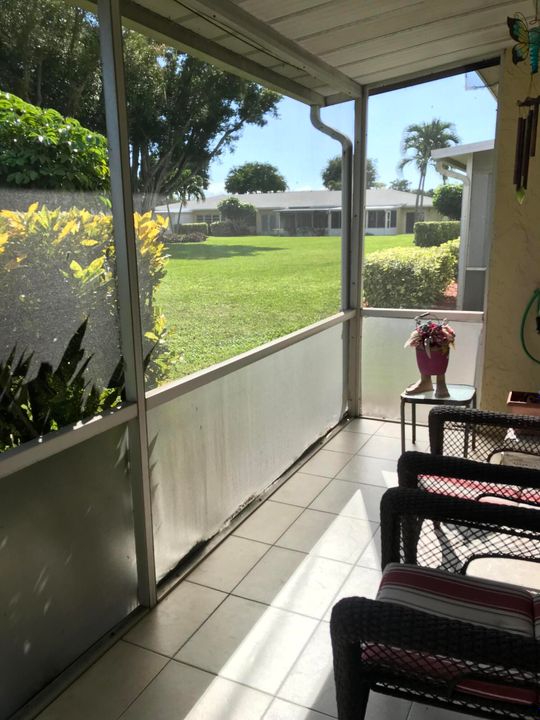 For Sale: $167,900 (2 beds, 1 baths, 982 Square Feet)