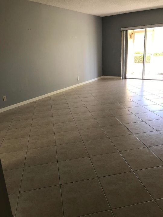 For Sale: $167,900 (2 beds, 1 baths, 982 Square Feet)