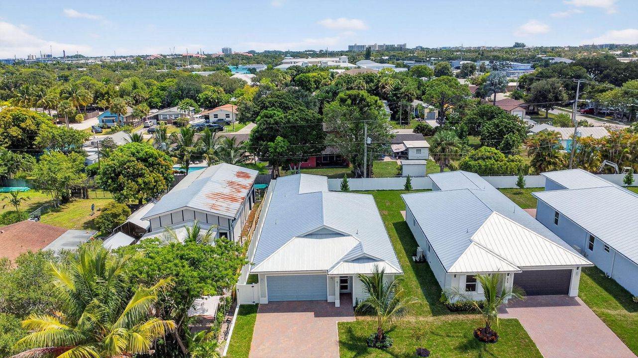 Active With Contract: $799,000 (4 beds, 3 baths, 2161 Square Feet)