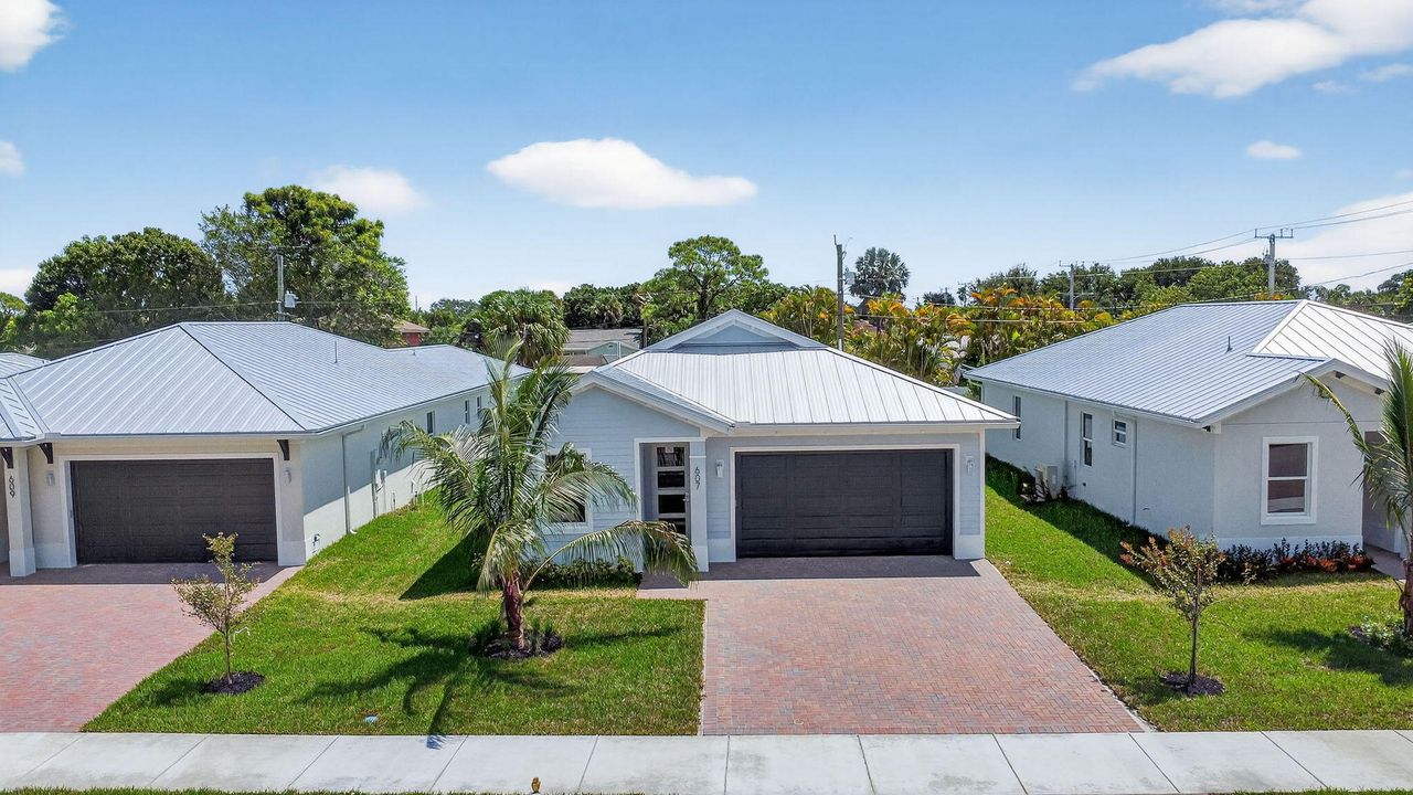 Active With Contract: $799,000 (4 beds, 3 baths, 2161 Square Feet)