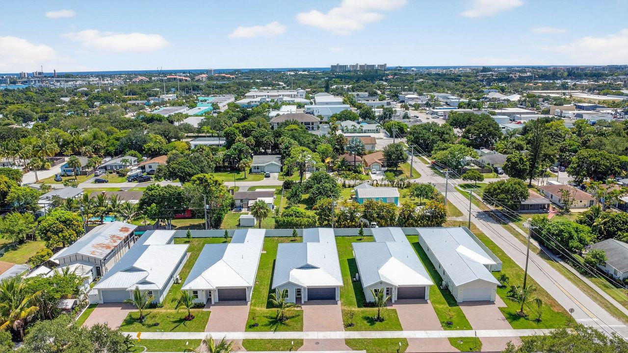 Active With Contract: $799,000 (4 beds, 3 baths, 2161 Square Feet)