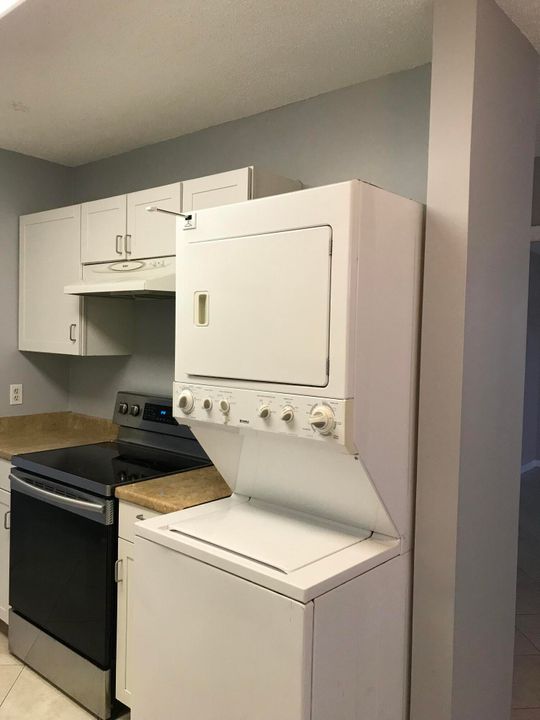 For Sale: $167,900 (2 beds, 1 baths, 982 Square Feet)