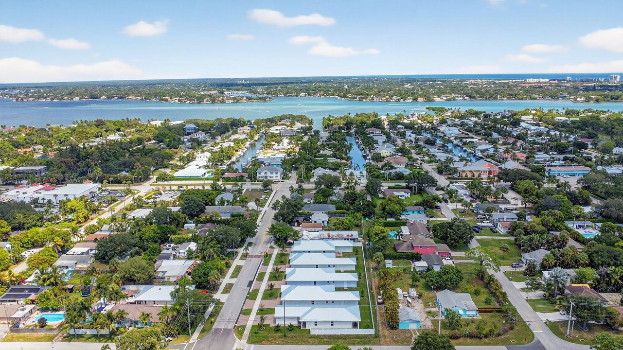 Active With Contract: $799,000 (4 beds, 3 baths, 2161 Square Feet)