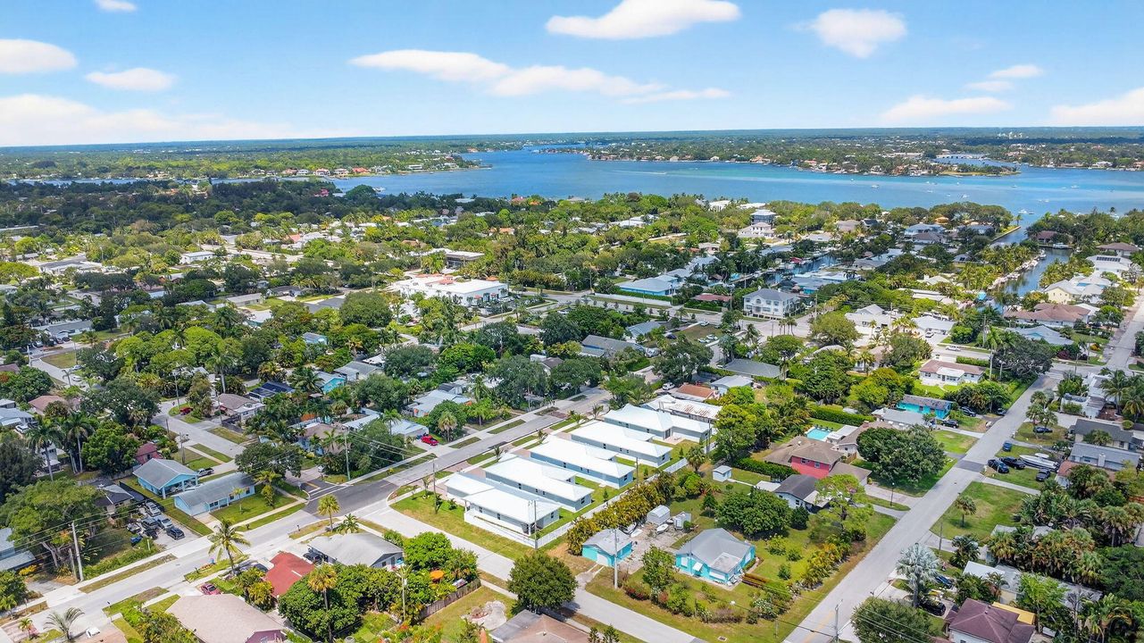 Active With Contract: $799,000 (4 beds, 3 baths, 2161 Square Feet)