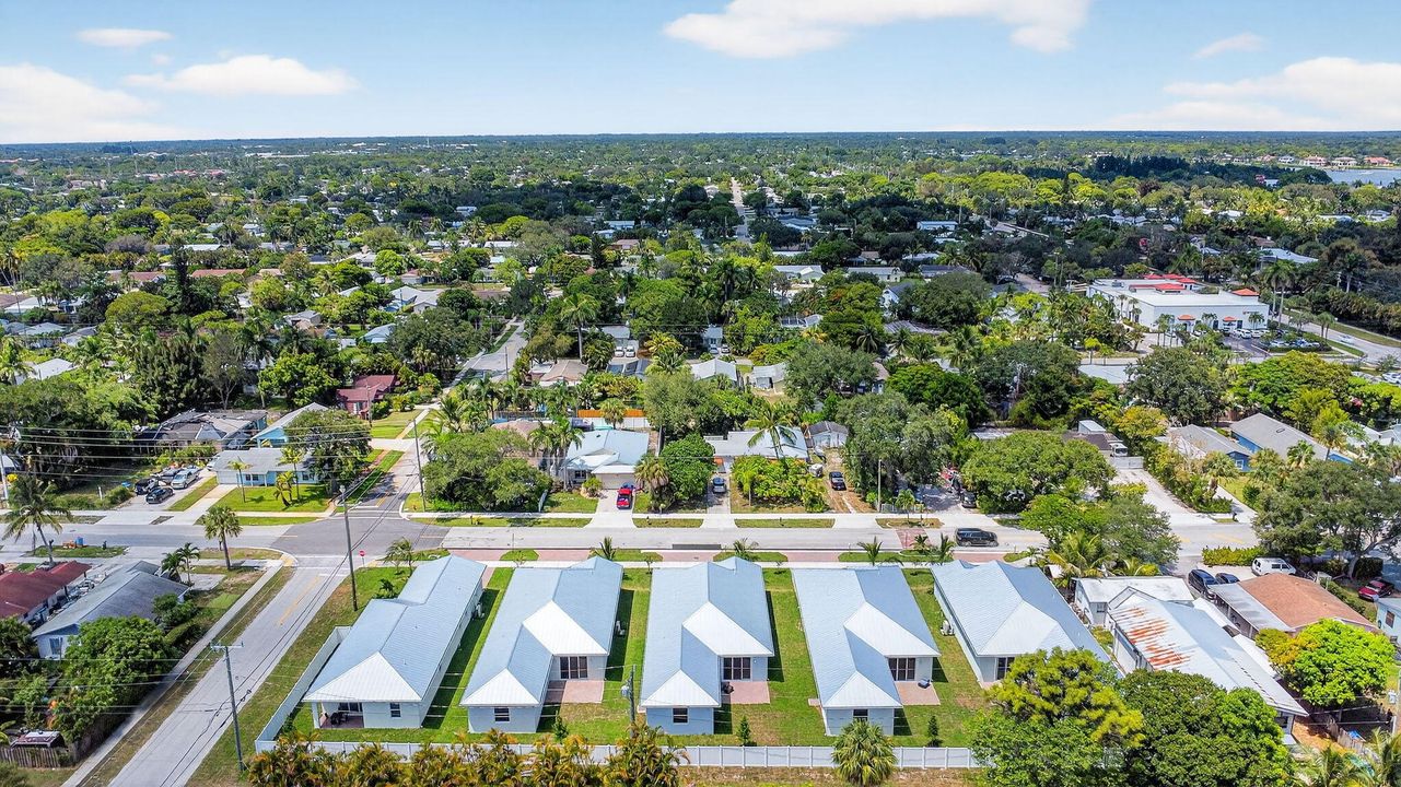 Active With Contract: $799,000 (4 beds, 3 baths, 2161 Square Feet)