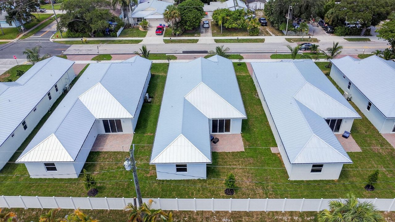 Active With Contract: $799,000 (4 beds, 3 baths, 2161 Square Feet)