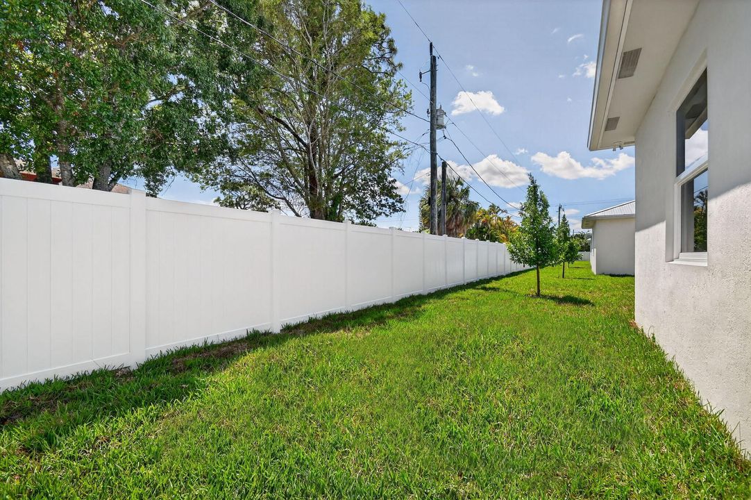 Active With Contract: $799,000 (4 beds, 3 baths, 2161 Square Feet)