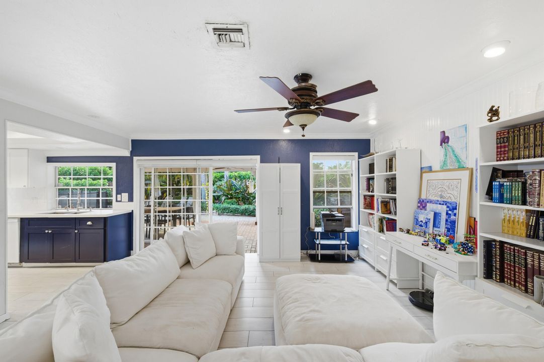 En Venta: $865,000 (3 camas, 2 baños, 1946 Pies cuadrados)