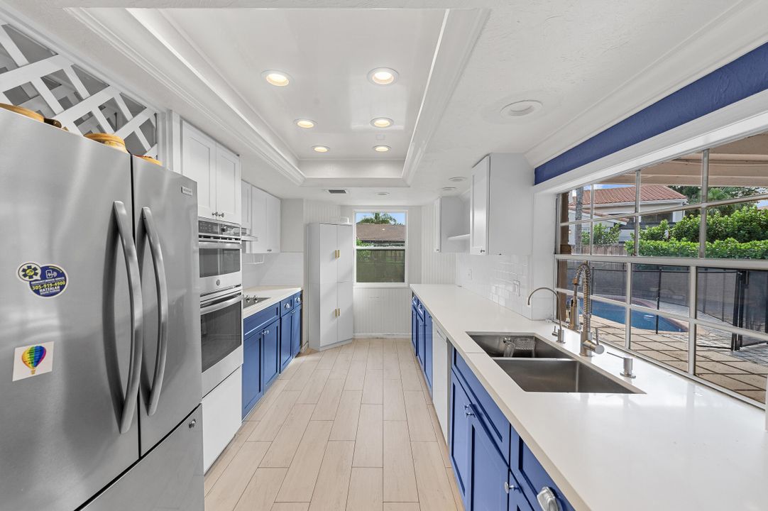 En Venta: $865,000 (3 camas, 2 baños, 1946 Pies cuadrados)