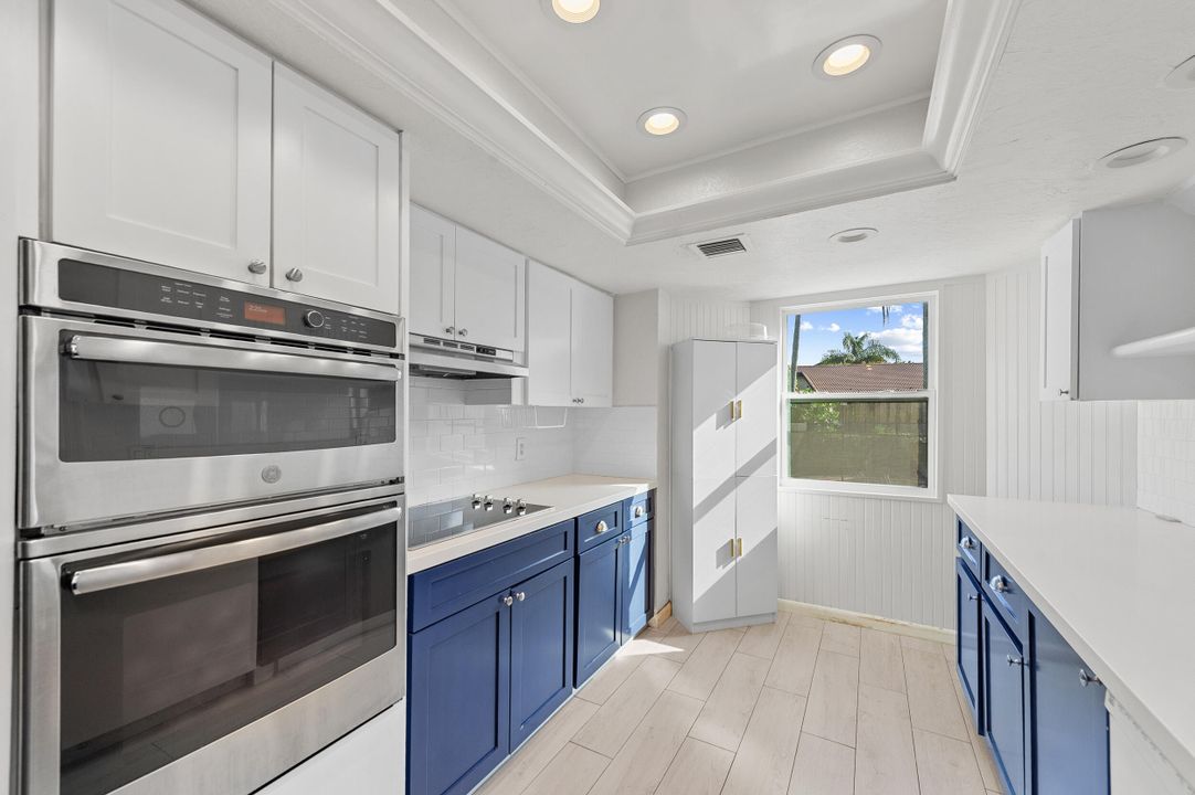 En Venta: $865,000 (3 camas, 2 baños, 1946 Pies cuadrados)