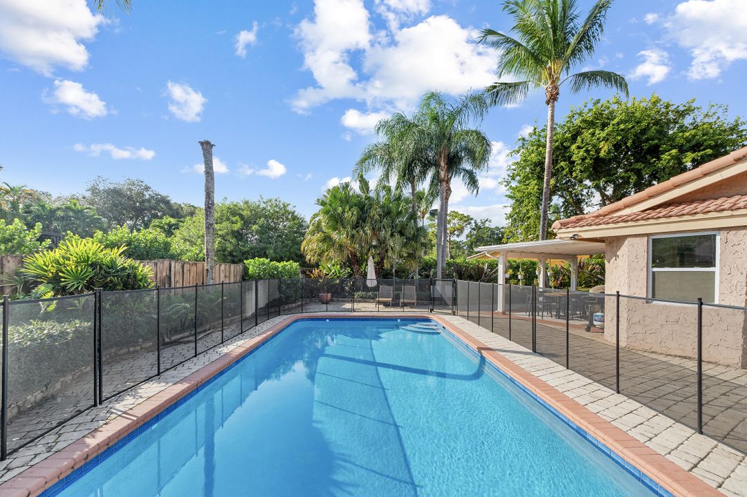 En Venta: $865,000 (3 camas, 2 baños, 1946 Pies cuadrados)