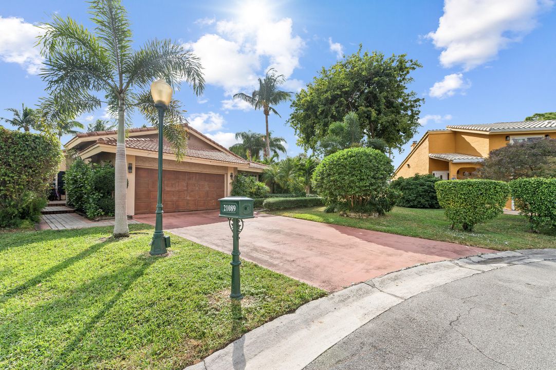 En Venta: $865,000 (3 camas, 2 baños, 1946 Pies cuadrados)