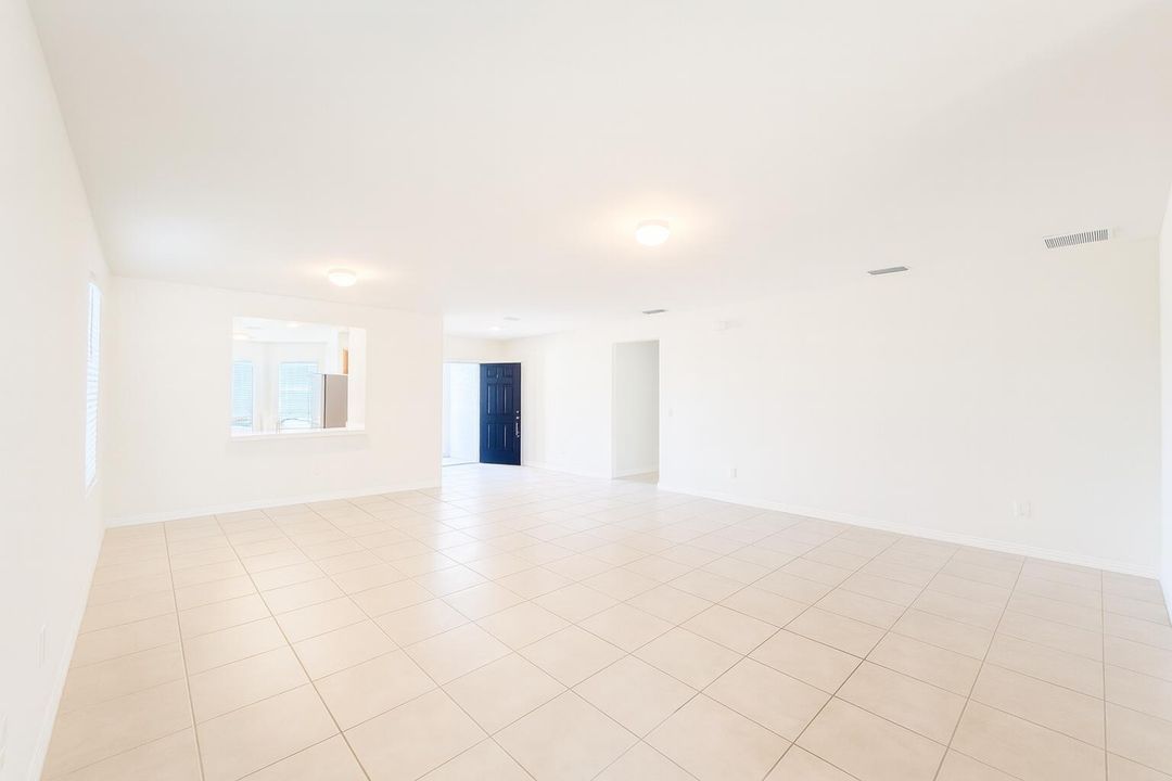 待售: $329,999 (3 贝兹, 2 浴室, 1747 平方英尺)