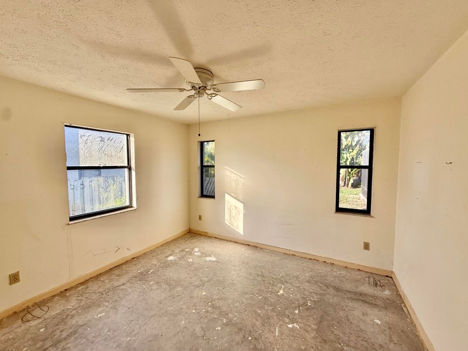 For Sale: $339,900 (3 beds, 2 baths, 1600 Square Feet)