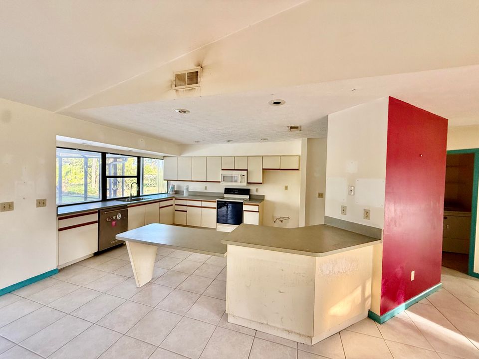 For Sale: $339,900 (3 beds, 2 baths, 1600 Square Feet)