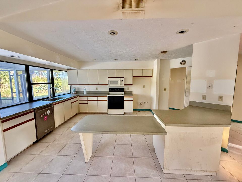 For Sale: $339,900 (3 beds, 2 baths, 1600 Square Feet)