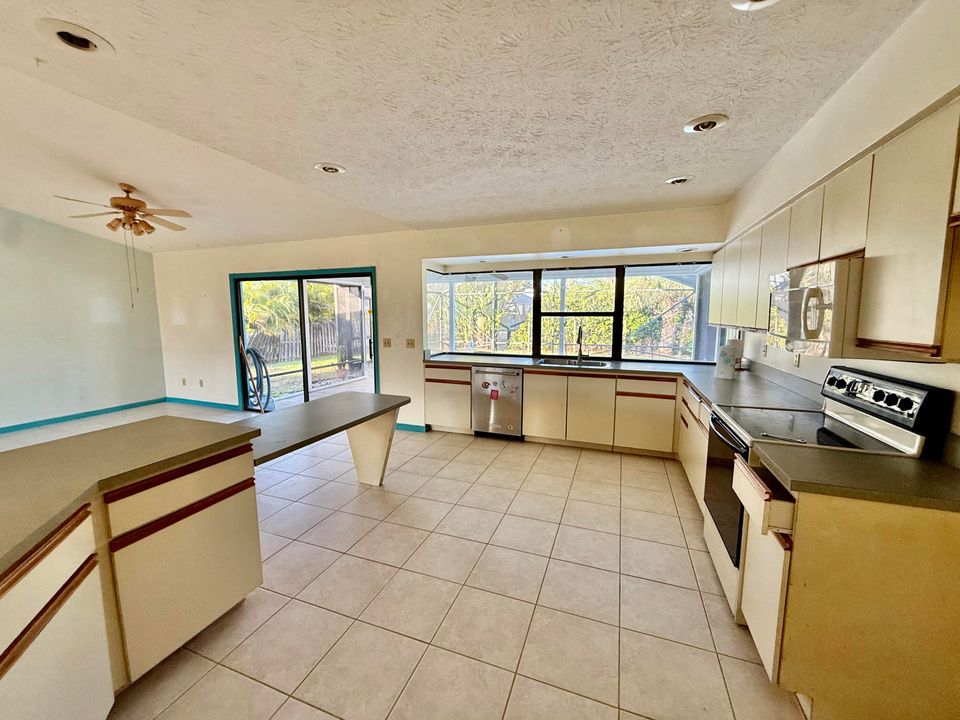 For Sale: $339,900 (3 beds, 2 baths, 1600 Square Feet)