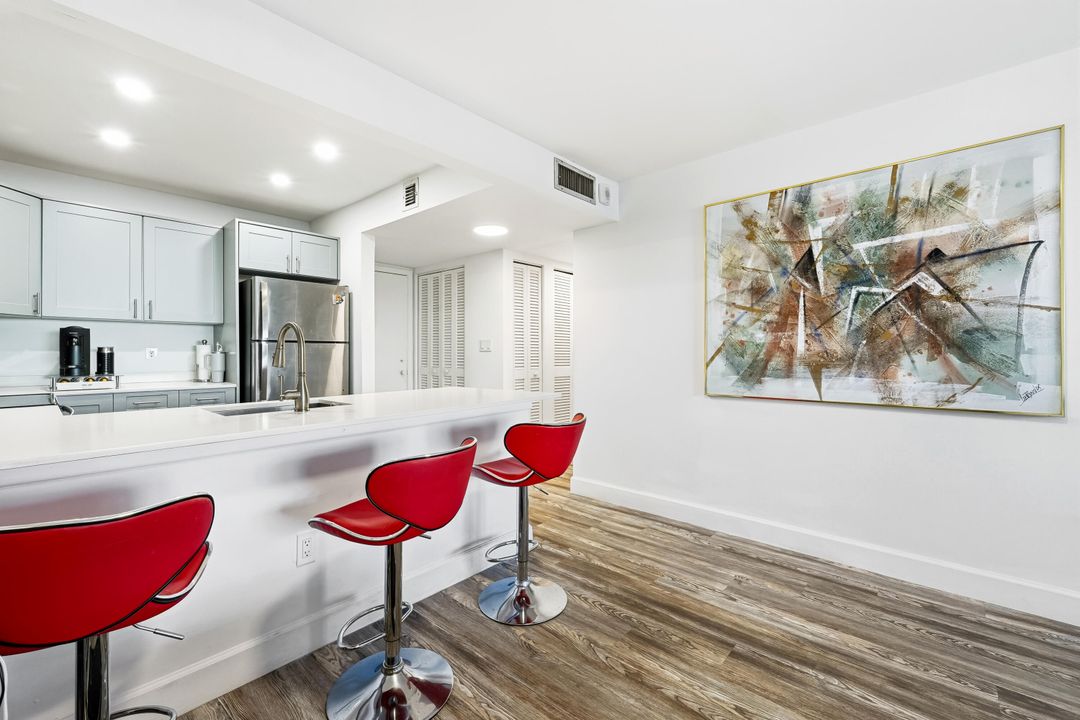 For Sale: $198,700 (1 beds, 1 baths, 658 Square Feet)