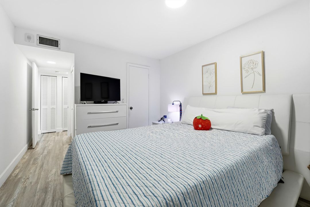 For Sale: $198,700 (1 beds, 1 baths, 658 Square Feet)