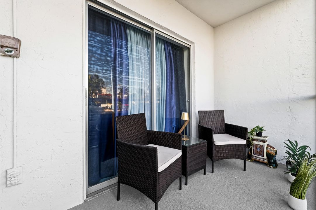 For Sale: $198,700 (1 beds, 1 baths, 658 Square Feet)